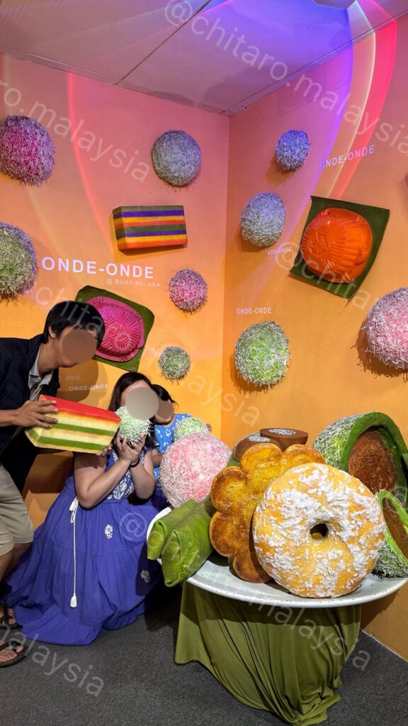 クエの一つ、オンデオンデを持って撮影