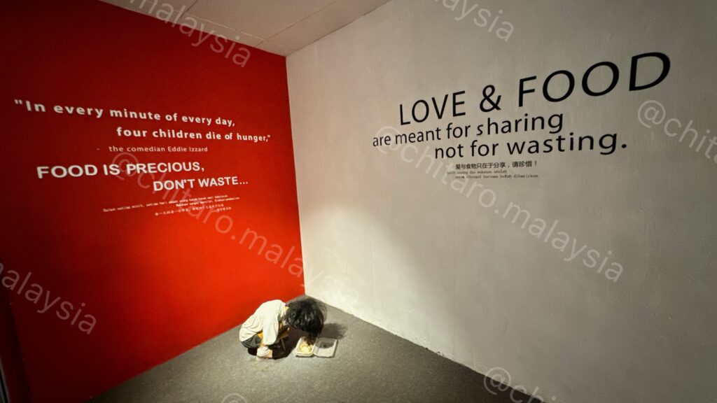 フードロスを減らそうというメッセージのこもった展示